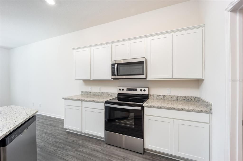 For Sale: $283,900 (2 beds, 2 baths, 1574 Square Feet)