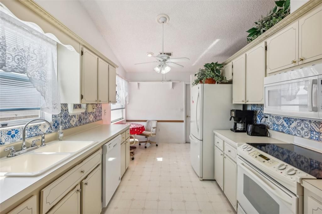 For Sale: $255,000 (2 beds, 2 baths, 1482 Square Feet)