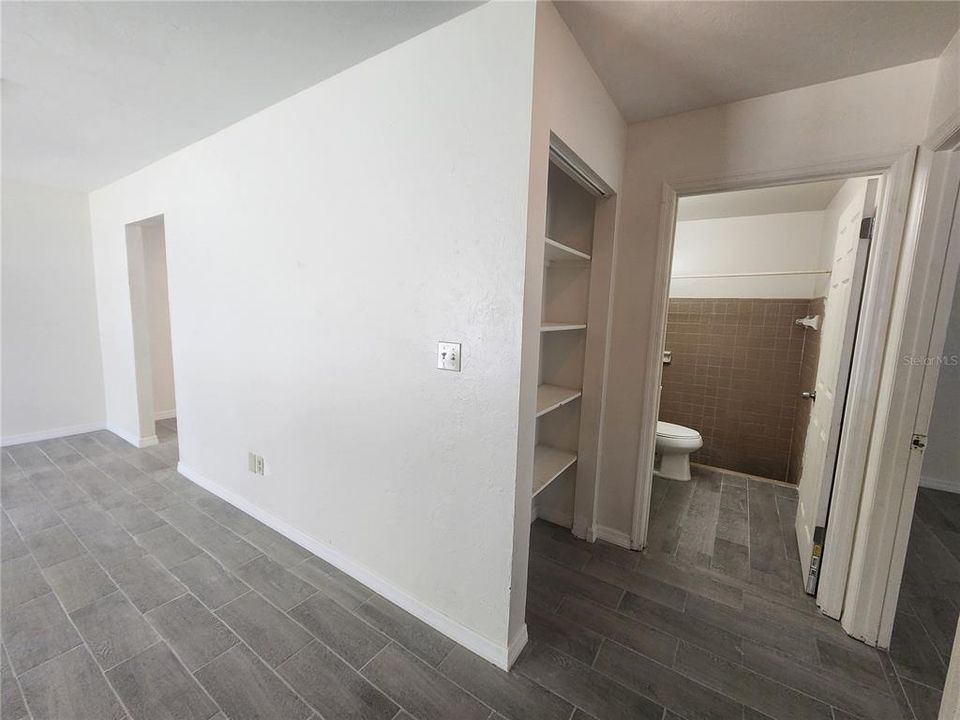 For Rent: $1,100 (2 beds, 1 baths, 755 Square Feet)