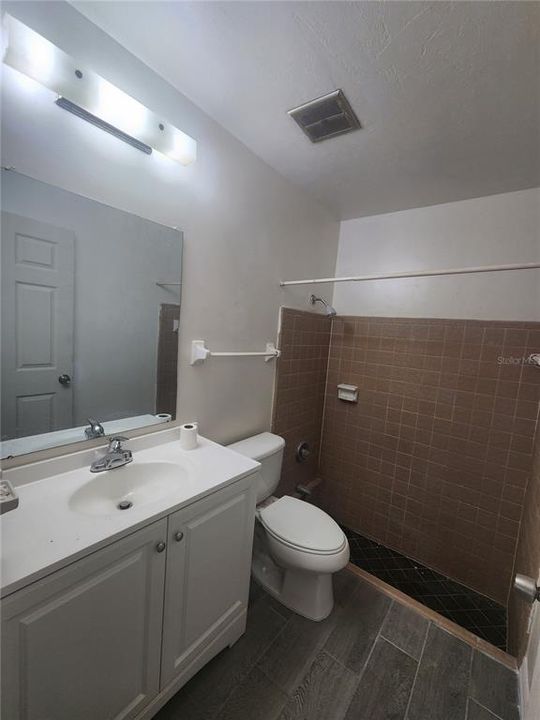 For Rent: $1,100 (2 beds, 1 baths, 755 Square Feet)