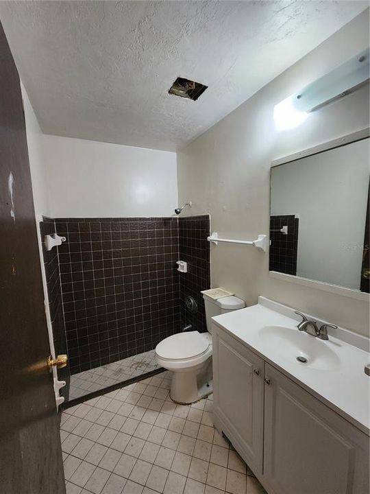 For Rent: $1,100 (2 beds, 1 baths, 755 Square Feet)