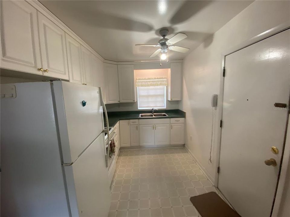 For Sale: $199,000 (3 beds, 2 baths, 1096 Square Feet)