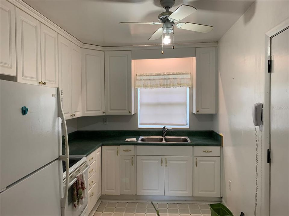 For Sale: $199,000 (3 beds, 2 baths, 1096 Square Feet)