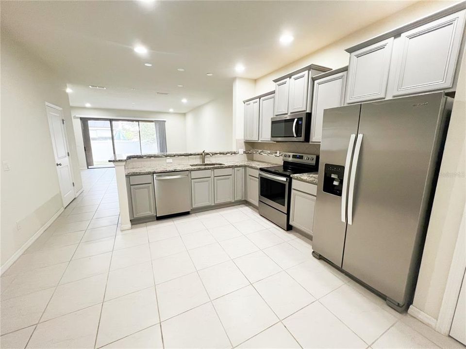 For Rent: $2,300 (3 beds, 2 baths, 1711 Square Feet)