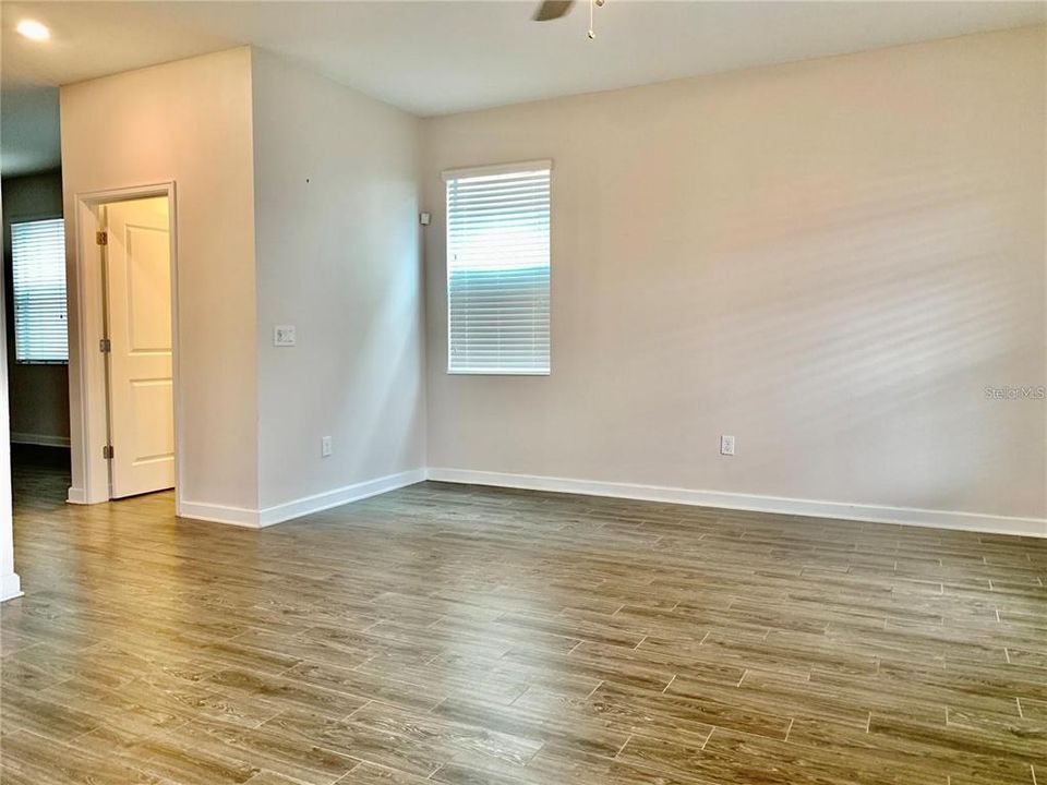 For Rent: $2,699 (3 beds, 2 baths, 1849 Square Feet)