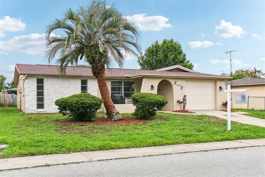 For Sale: $250,000 (3 beds, 2 baths, 1092 Square Feet)