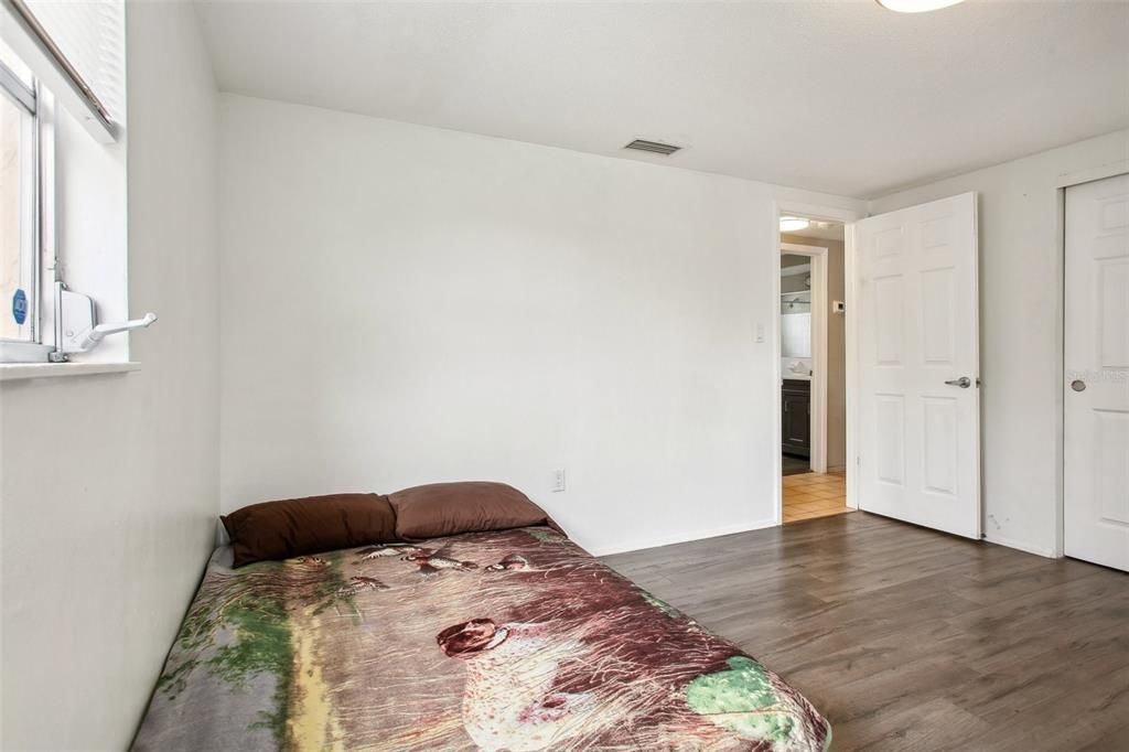 For Sale: $250,000 (3 beds, 2 baths, 1092 Square Feet)