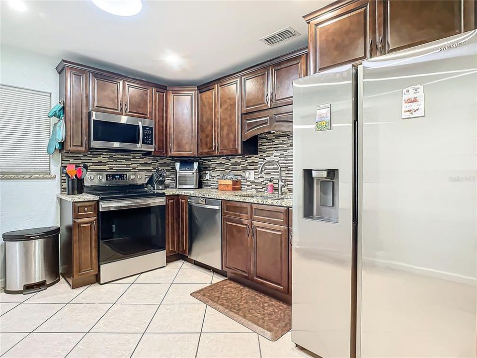 For Sale: $245,000 (3 beds, 1 baths, 960 Square Feet)