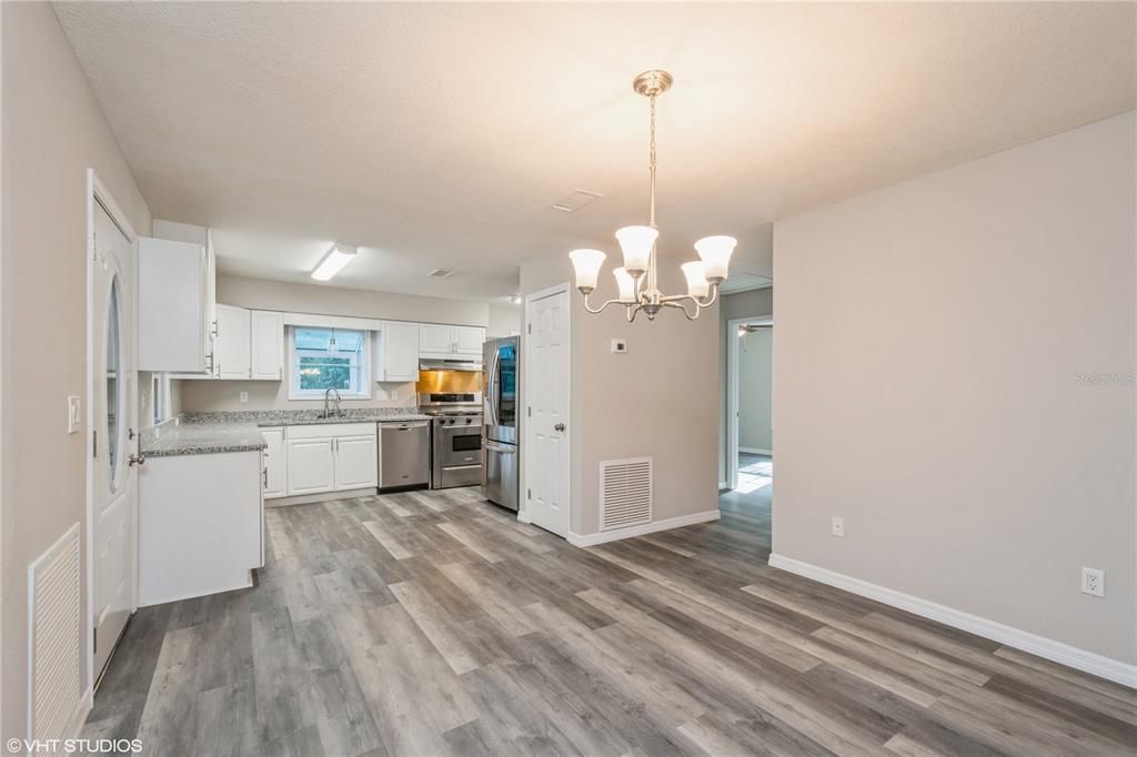 For Sale: $280,000 (2 beds, 2 baths, 1232 Square Feet)