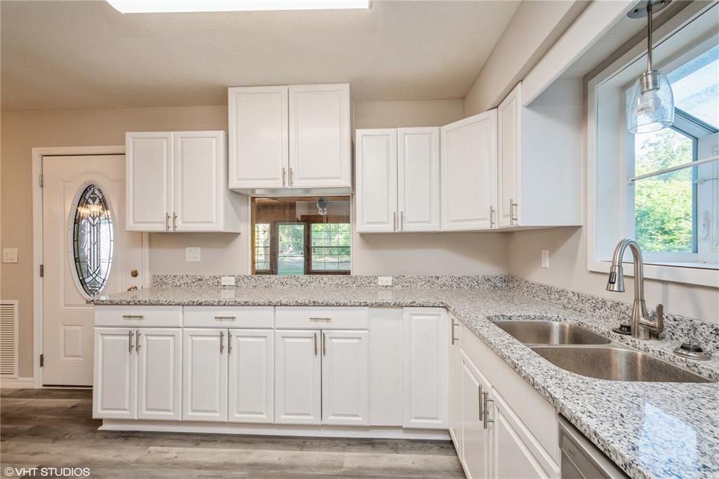 For Sale: $280,000 (2 beds, 2 baths, 1232 Square Feet)