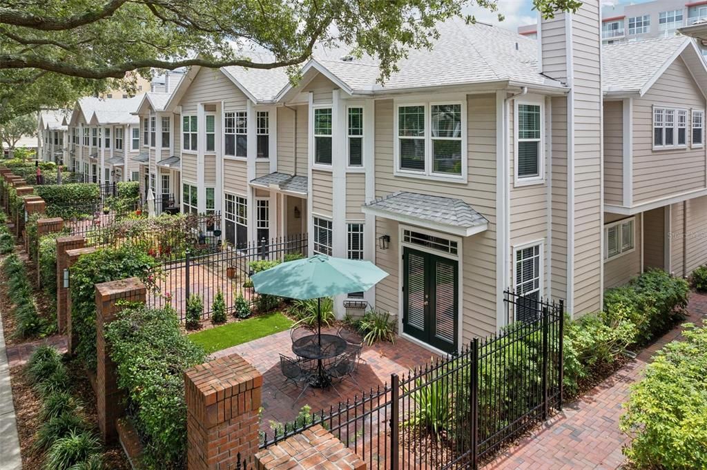 For Sale: $995,000 (3 beds, 2 baths, 1725 Square Feet)