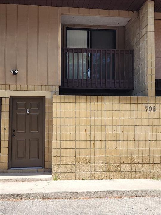 For Rent: $1,250 (2 beds, 1 baths, 975 Square Feet)