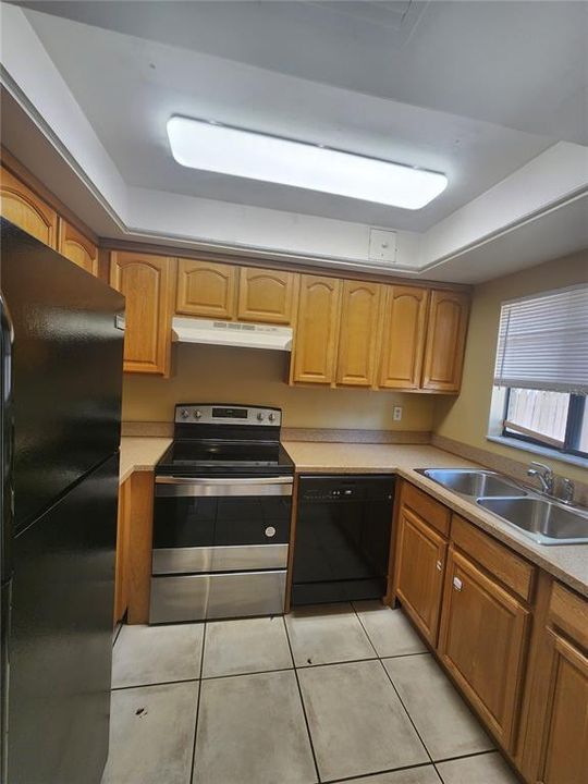 For Rent: $1,250 (2 beds, 1 baths, 975 Square Feet)