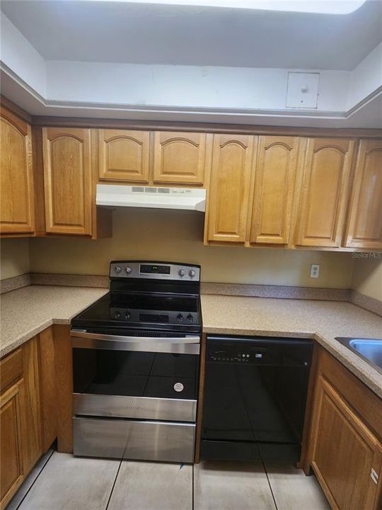 For Rent: $1,250 (2 beds, 1 baths, 975 Square Feet)