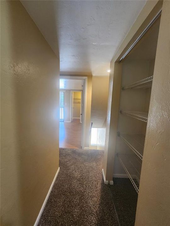 For Rent: $1,250 (2 beds, 1 baths, 975 Square Feet)