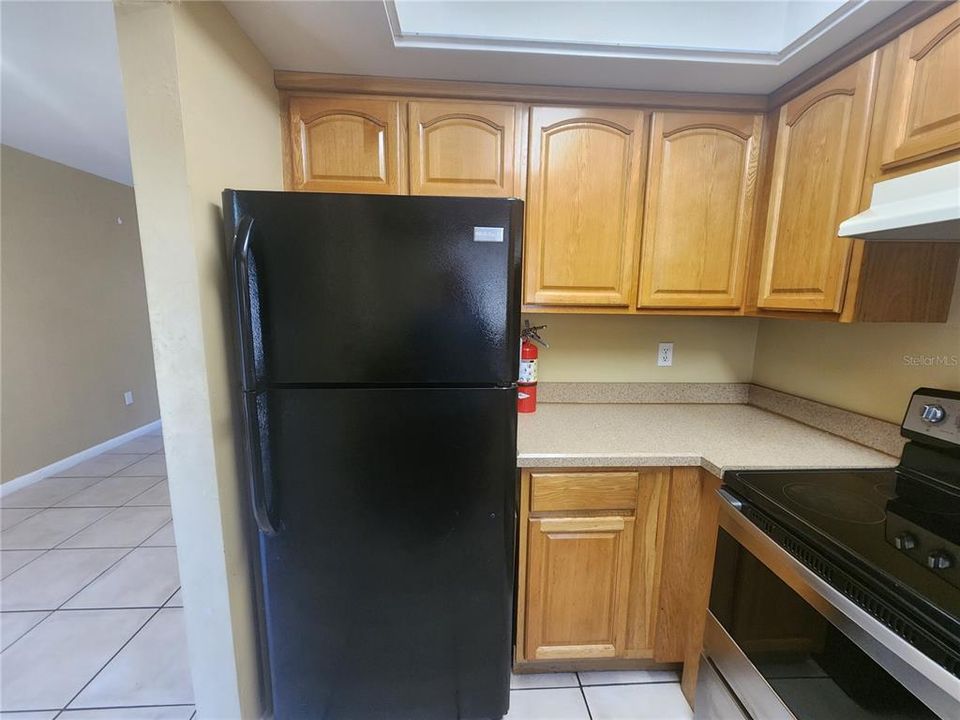 For Rent: $1,250 (2 beds, 1 baths, 975 Square Feet)