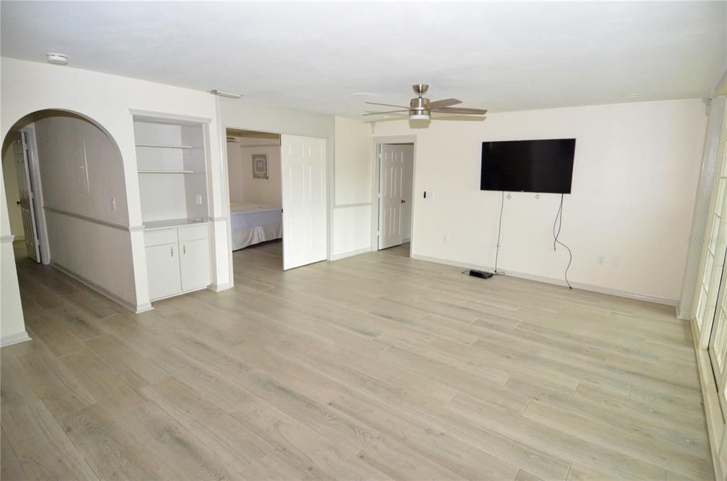 For Sale: $360,000 (3 beds, 2 baths, 1547 Square Feet)