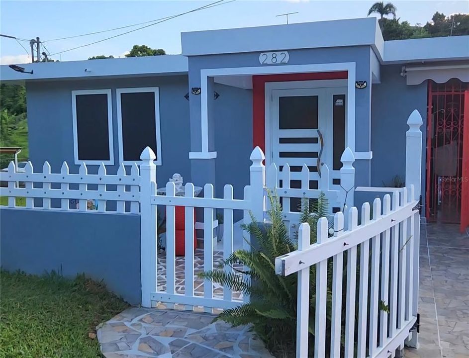 En Venta: $325,000 (4 camas, 2 baños, 1686 Pies cuadrados)