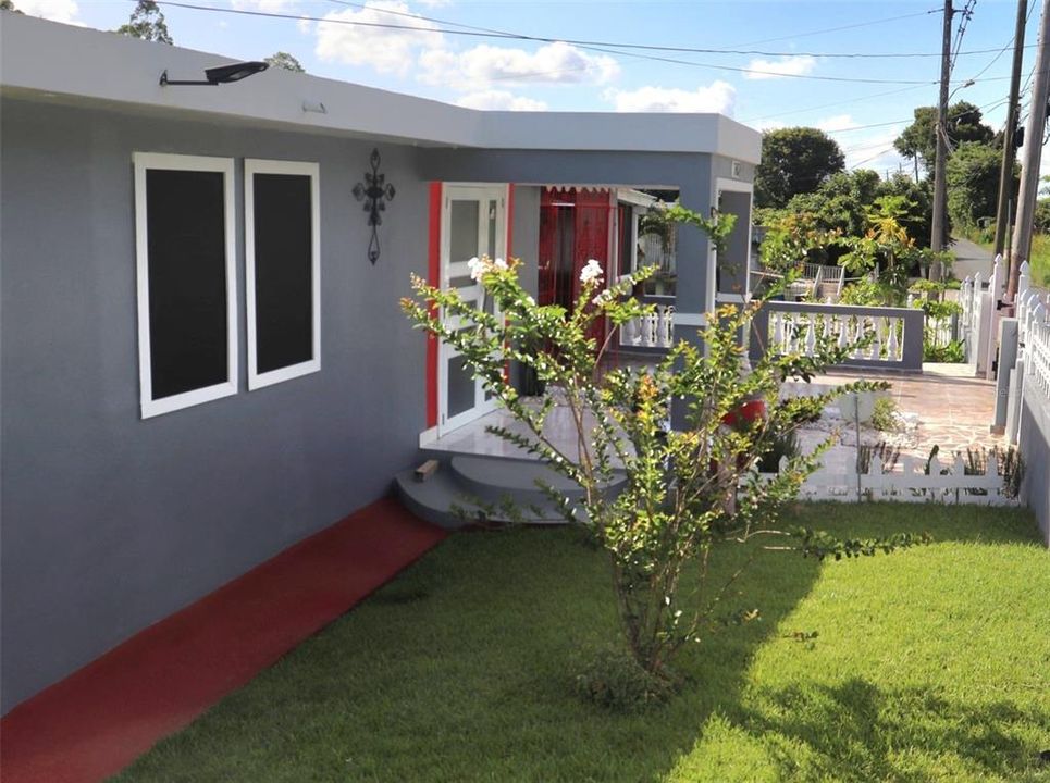 For Sale: $350,000 (4 beds, 2 baths, 1686 Square Feet)