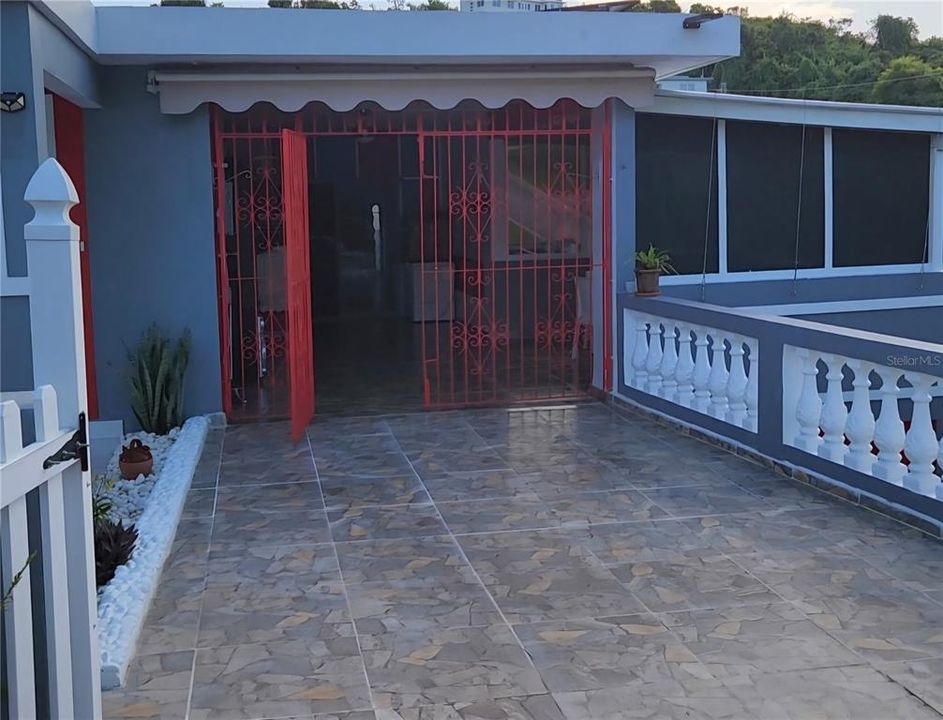 En Venta: $325,000 (4 camas, 2 baños, 1686 Pies cuadrados)