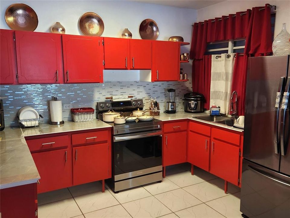 For Sale: $350,000 (4 beds, 2 baths, 1686 Square Feet)