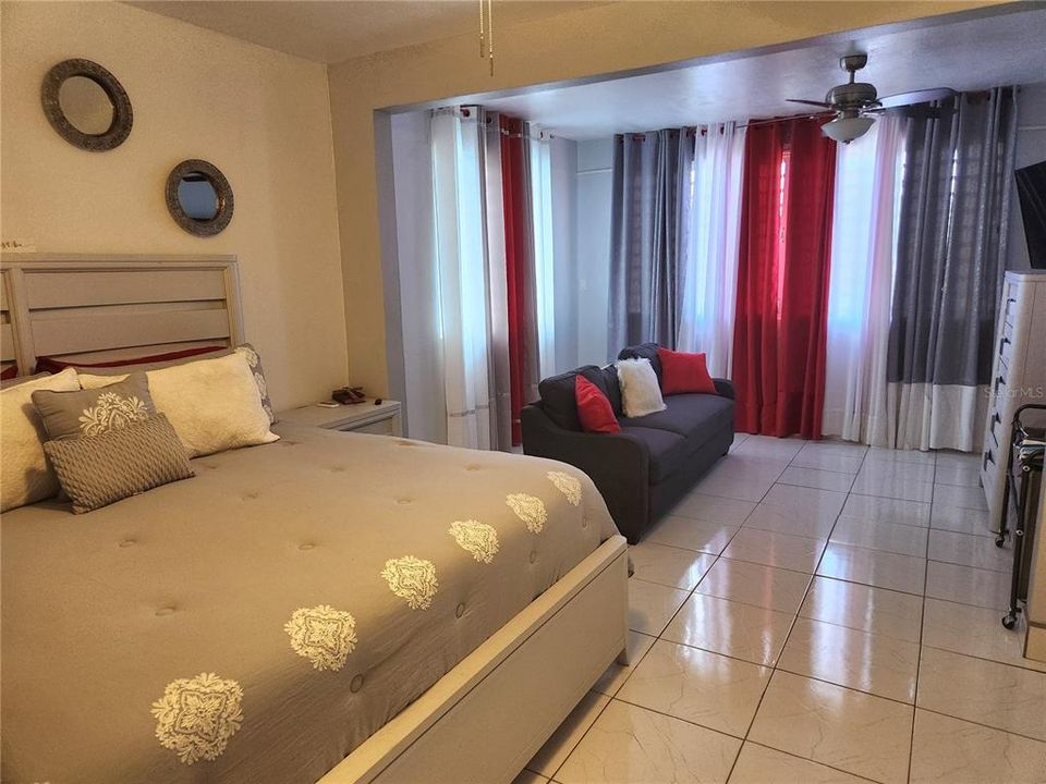 En Venta: $325,000 (4 camas, 2 baños, 1686 Pies cuadrados)