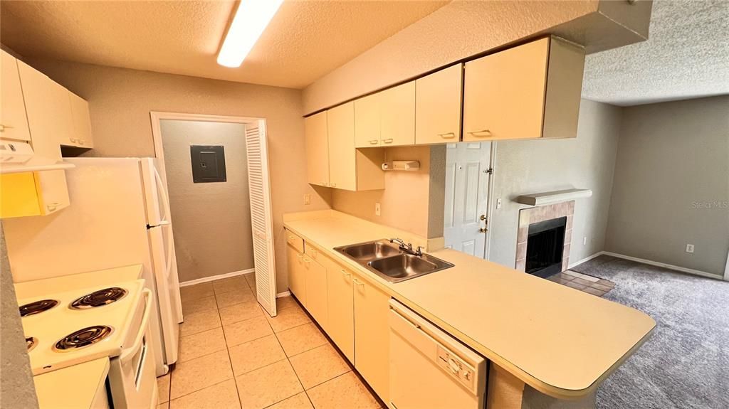 Recently Rented: $1,325 (1 beds, 1 baths, 650 Square Feet)