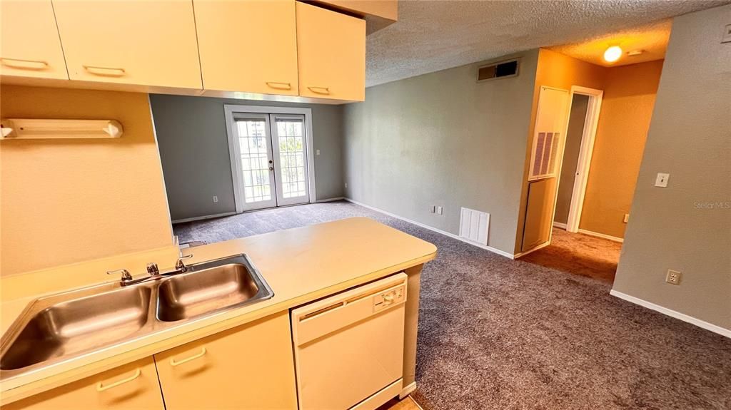 For Rent: $1,325 (1 beds, 1 baths, 650 Square Feet)