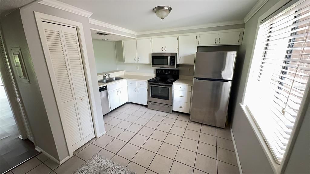 For Rent: $2,000 (2 beds, 2 baths, 1151 Square Feet)