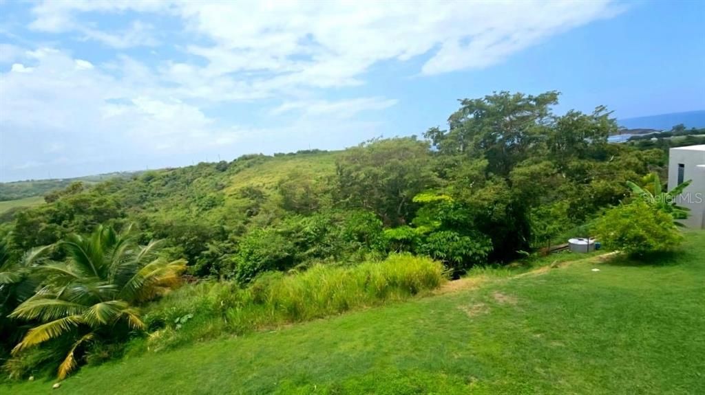 En Venta: $290,000 (0.87 acres)