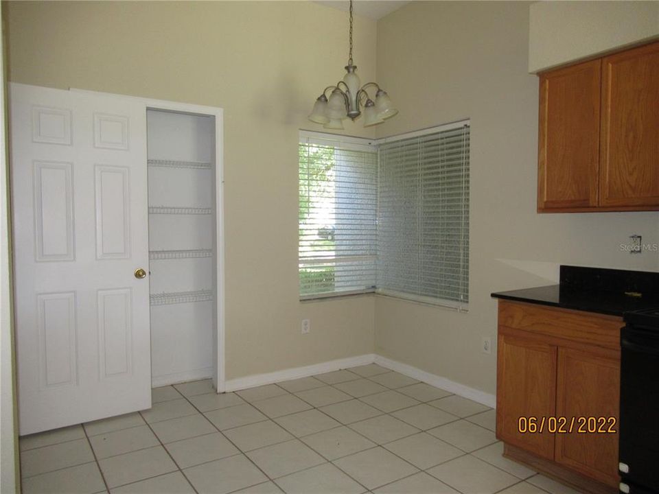For Rent: $2,100 (4 beds, 2 baths, 1584 Square Feet)