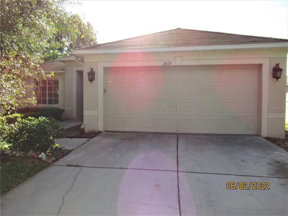 For Rent: $2,100 (4 beds, 2 baths, 1584 Square Feet)