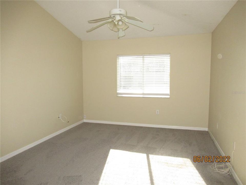 For Rent: $2,100 (4 beds, 2 baths, 1584 Square Feet)