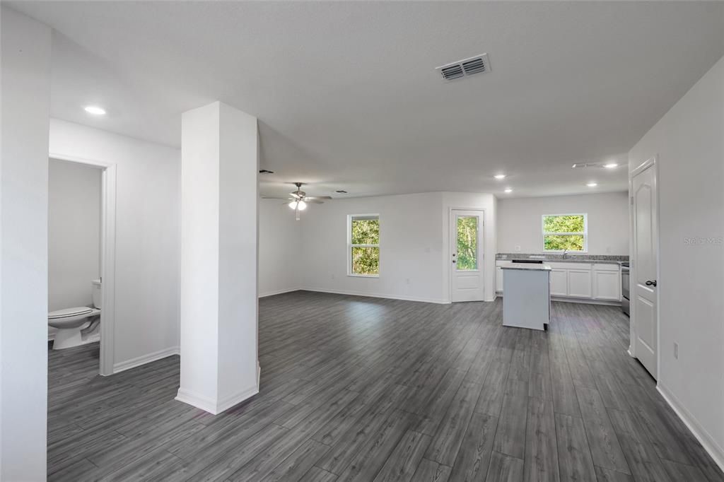 For Sale: $290,900 (2 beds, 2 baths, 1398 Square Feet)