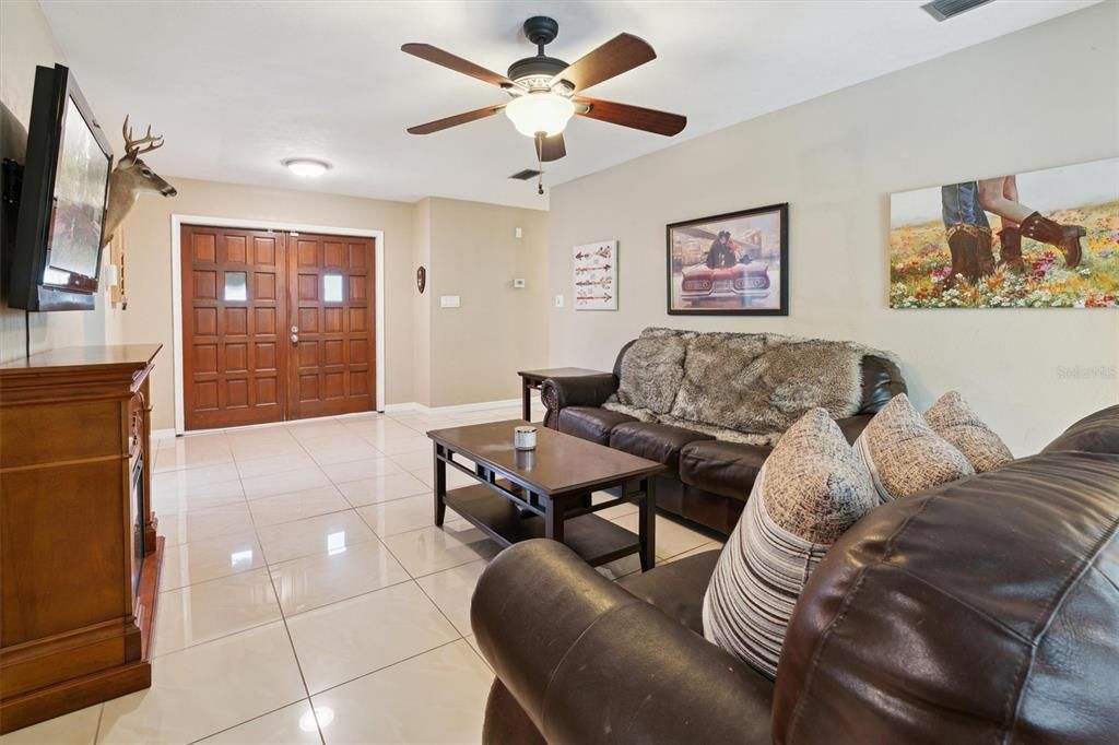 Active With Contract: $269,900 (3 beds, 2 baths, 1275 Square Feet)