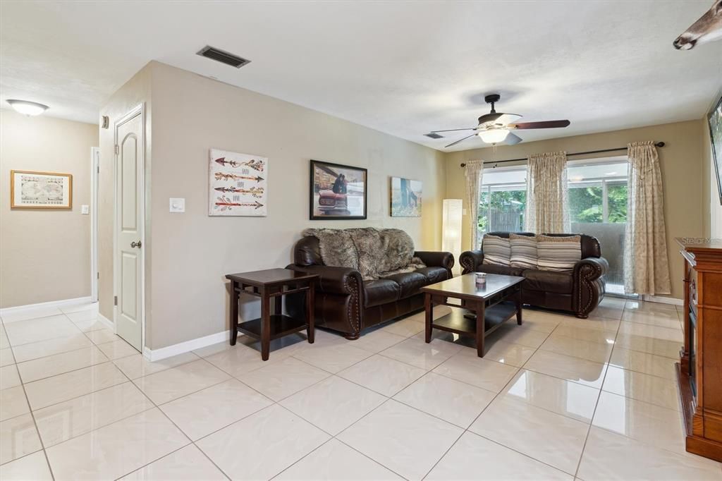 Active With Contract: $269,900 (3 beds, 2 baths, 1275 Square Feet)