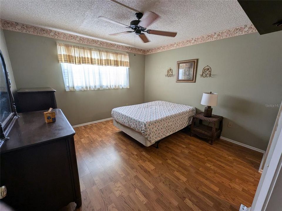 For Sale: $188,900 (2 beds, 2 baths, 899 Square Feet)