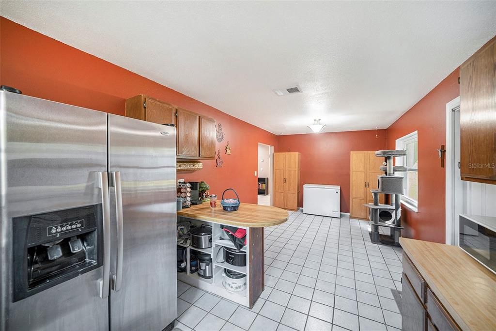 Active With Contract: $395,000 (3 beds, 2 baths, 1428 Square Feet)