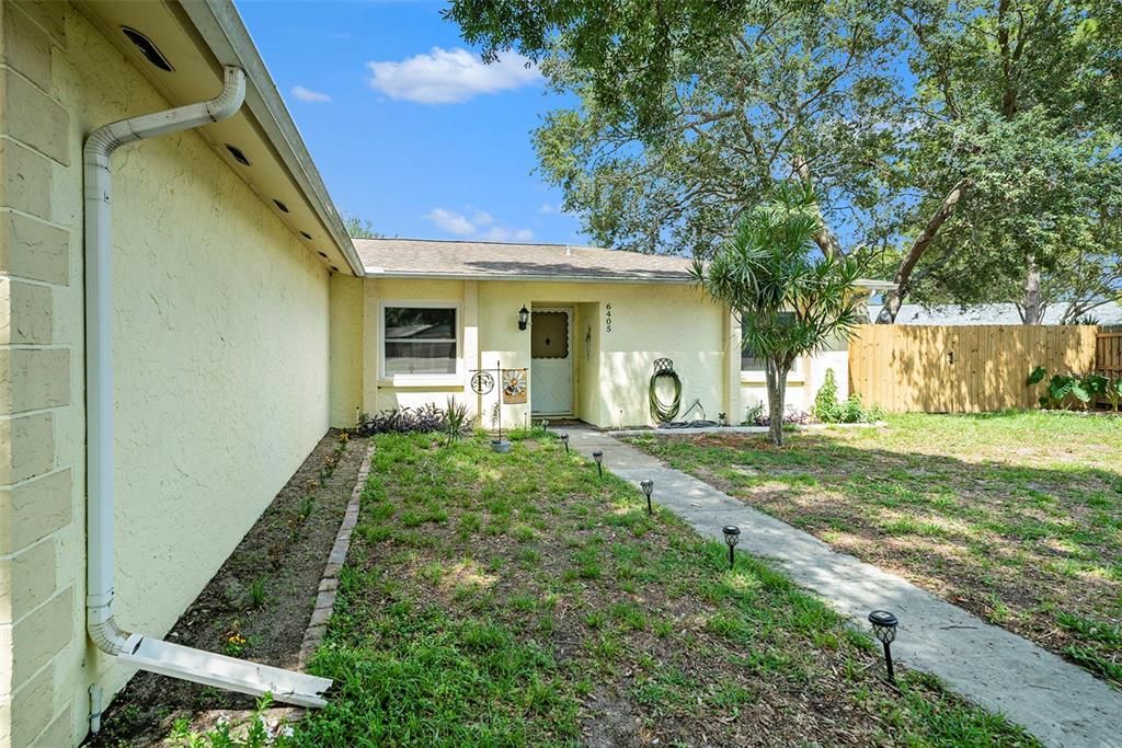 Active With Contract: $395,000 (3 beds, 2 baths, 1428 Square Feet)