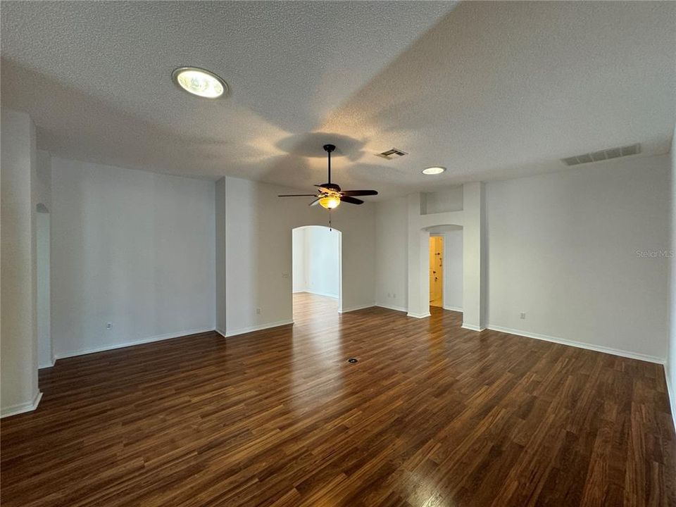 For Rent: $2,600 (3 beds, 2 baths, 2034 Square Feet)