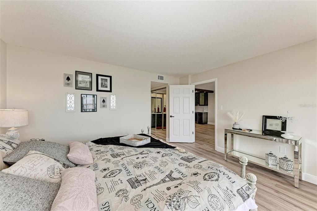 For Sale: $479,000 (2 beds, 2 baths, 1080 Square Feet)