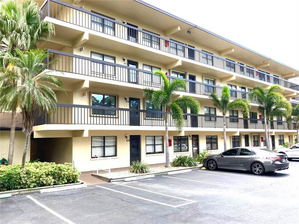 Active With Contract: $160,000 (2 beds, 2 baths, 1050 Square Feet)