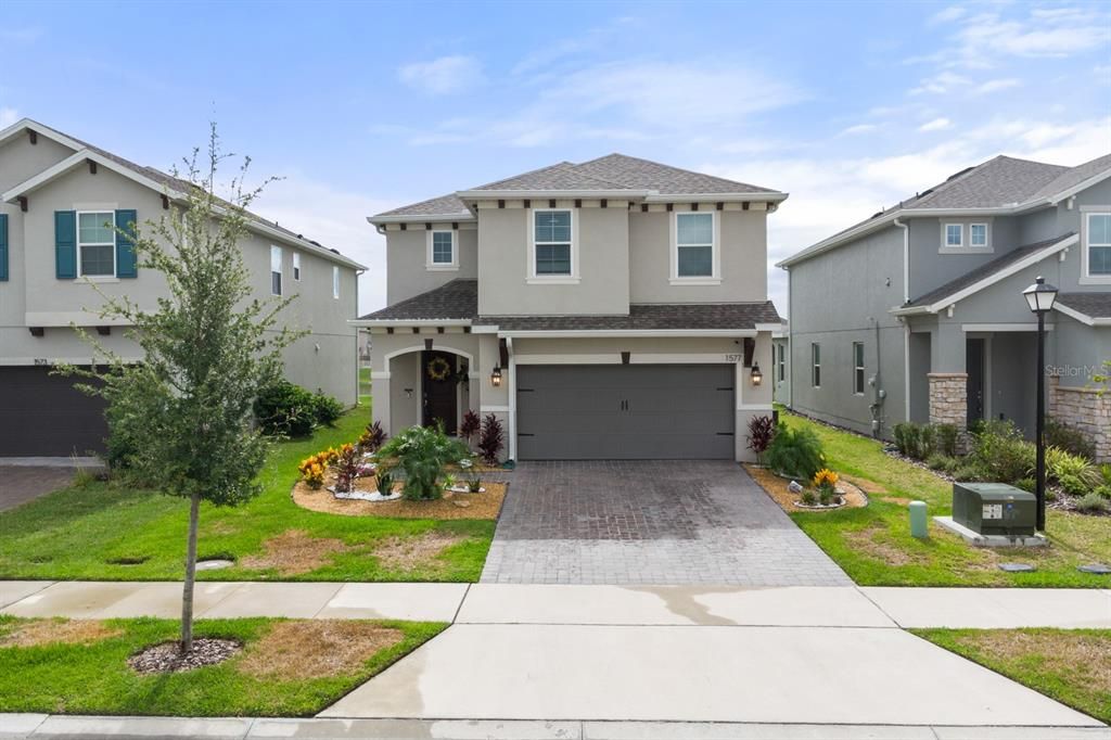 For Sale: $549,900 (4 beds, 2 baths, 2272 Square Feet)