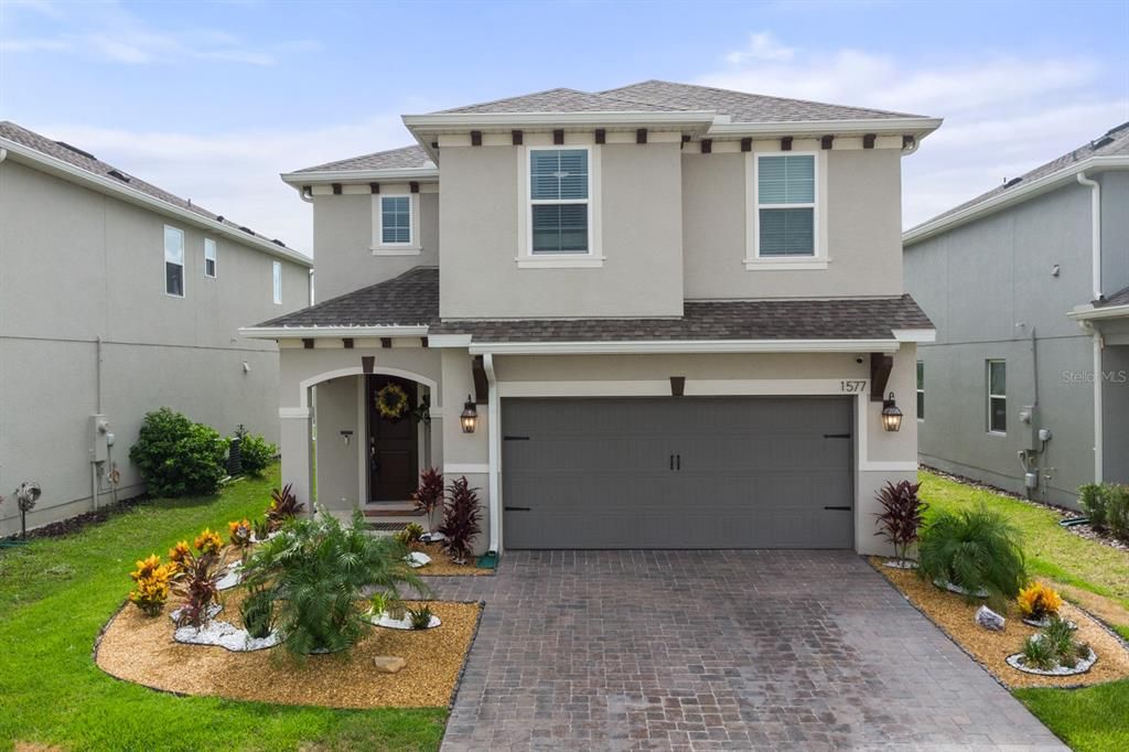 For Sale: $549,900 (4 beds, 2 baths, 2272 Square Feet)