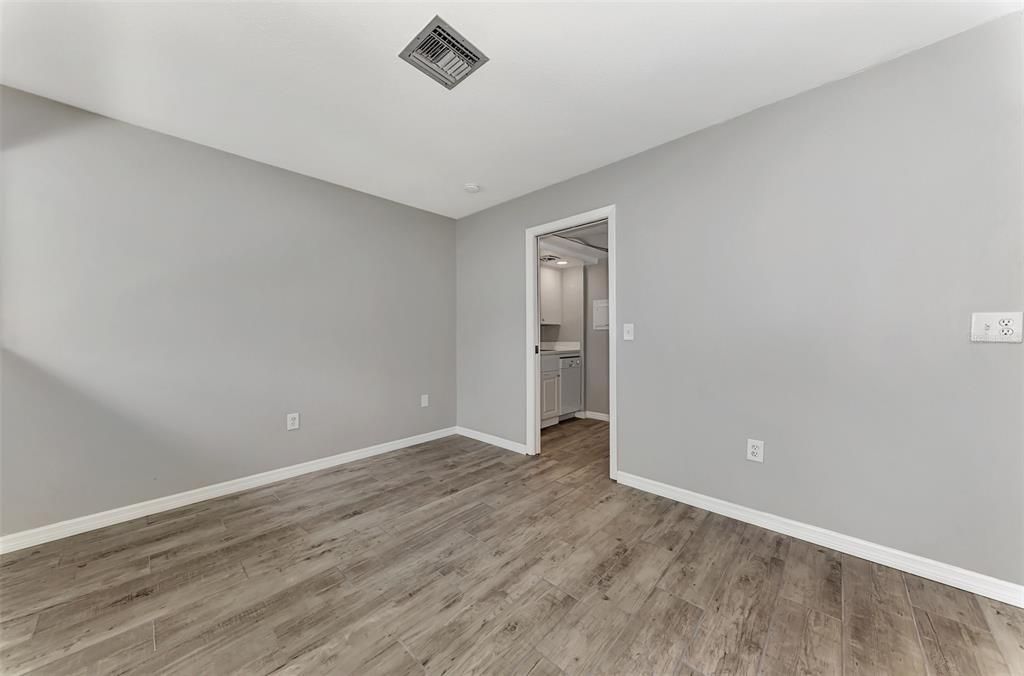 For Sale: $229,000 (1 beds, 1 baths, 428 Square Feet)