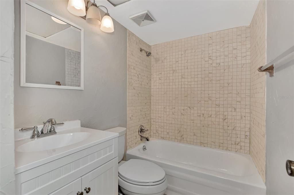 For Sale: $229,000 (1 beds, 1 baths, 428 Square Feet)