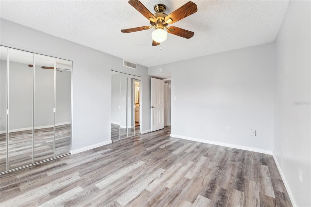 Active With Contract: $190,000 (2 beds, 2 baths, 1029 Square Feet)