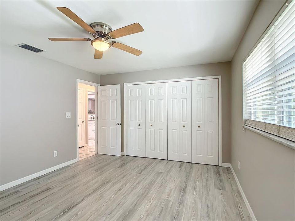 For Sale: $394,900 (2 beds, 1 baths, 964 Square Feet)