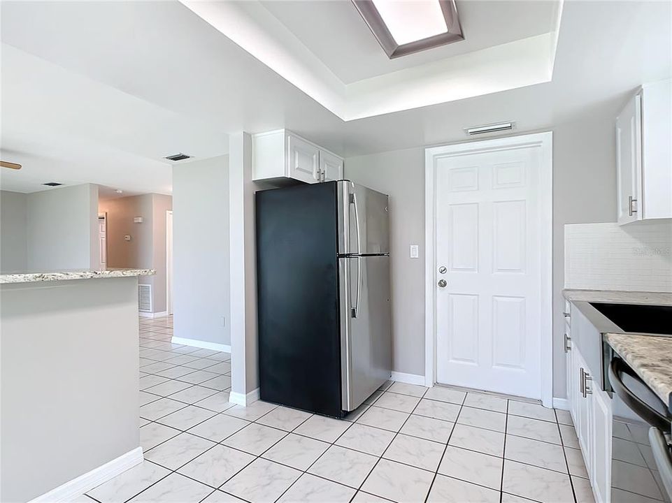 For Sale: $394,900 (2 beds, 1 baths, 964 Square Feet)