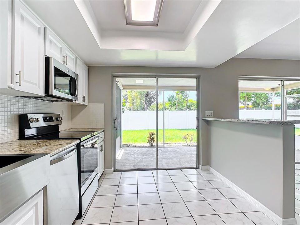 For Sale: $394,900 (2 beds, 1 baths, 964 Square Feet)